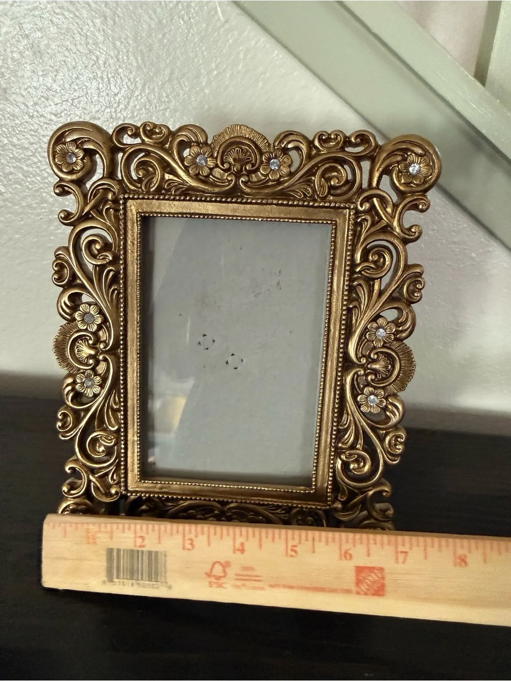 Ornate Gold Decorative Picture Frame – Floral Scroll Design